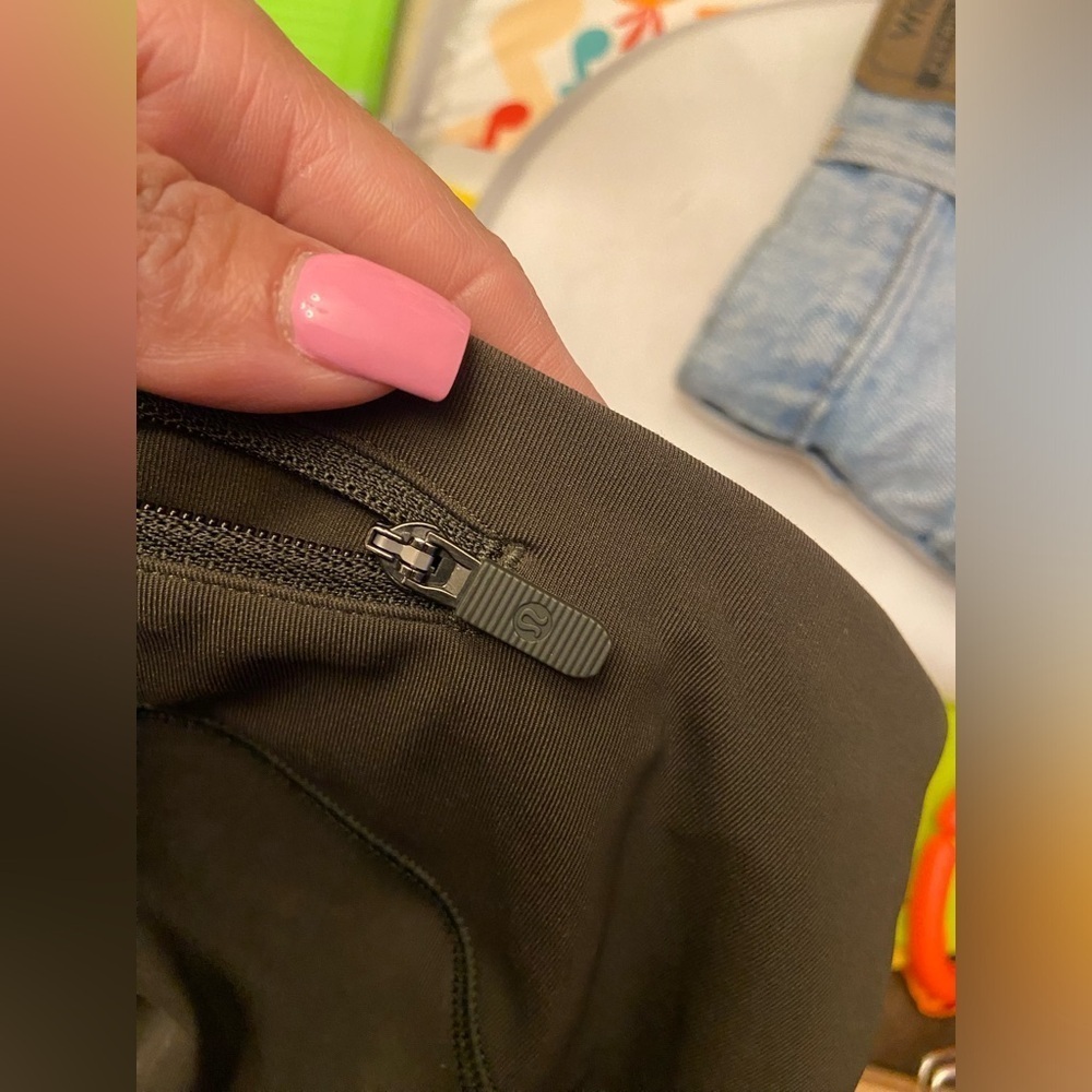 Lululemon legging - Picture 4 of 9